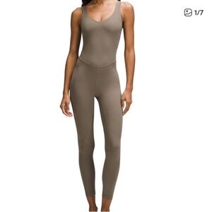 NWT $148 lululemom aling bodysuit sz 2